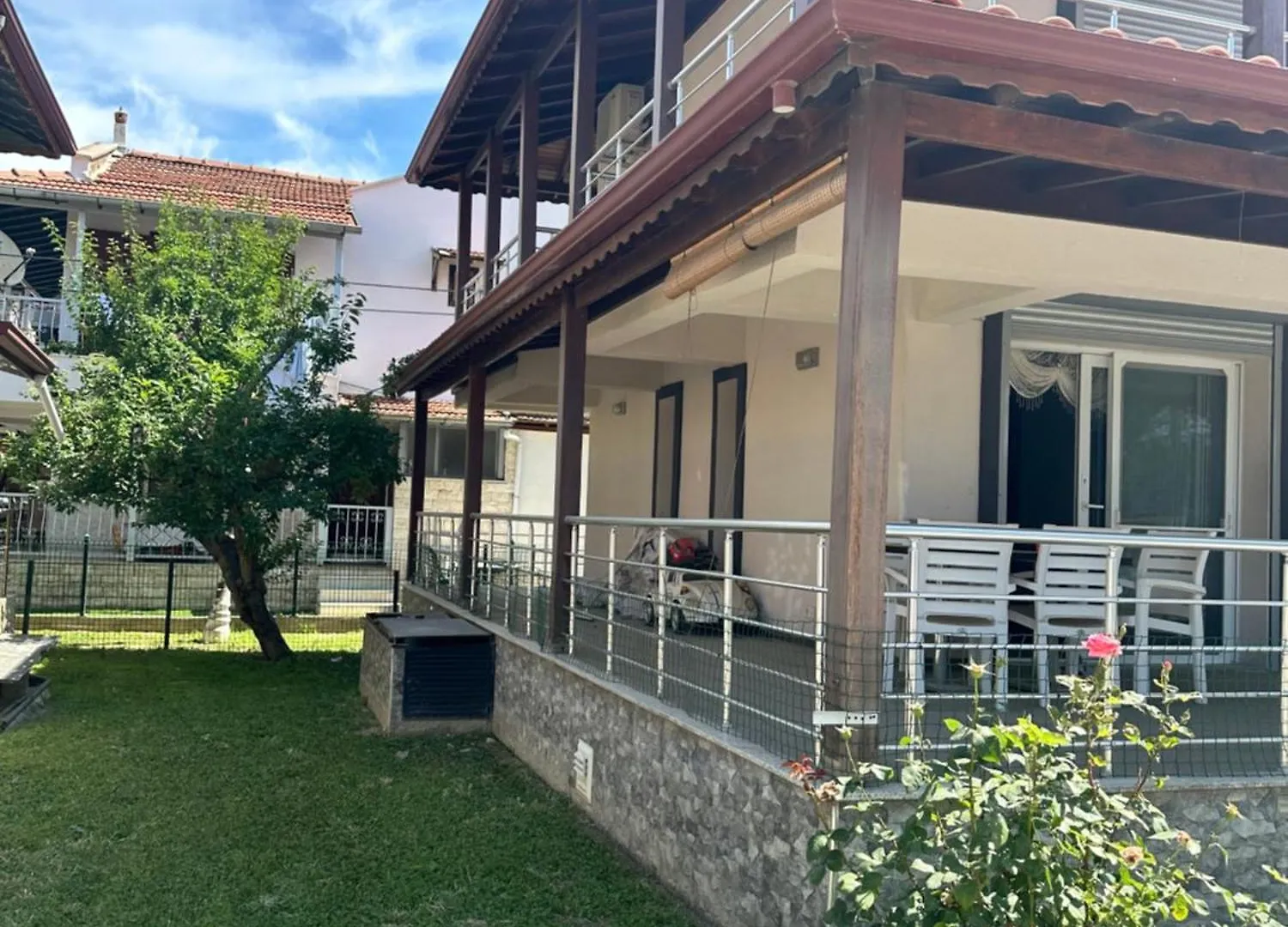 Nefiss Avm Ve Denize Yakin Villa Kusadası