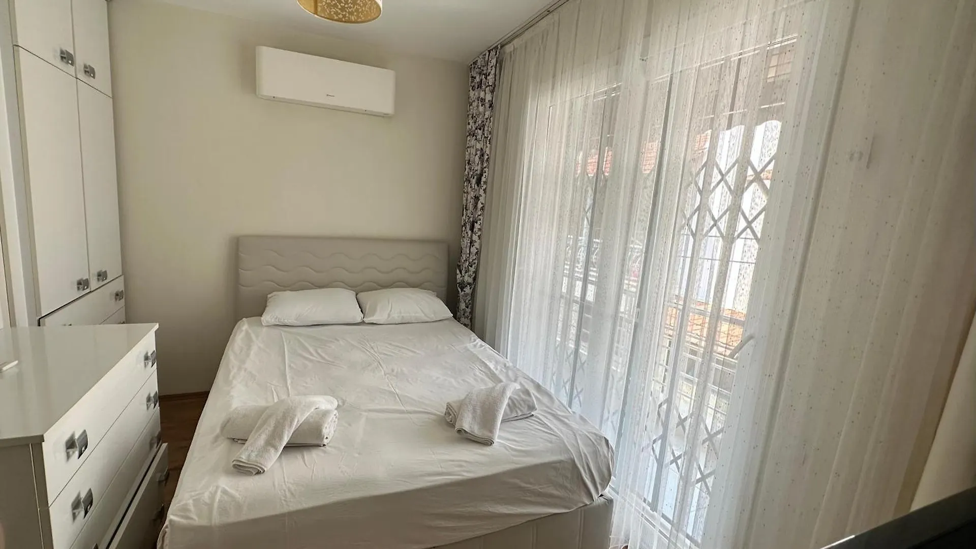 Nefiss Avm Ve Denize Yakin Villa Kusadası
