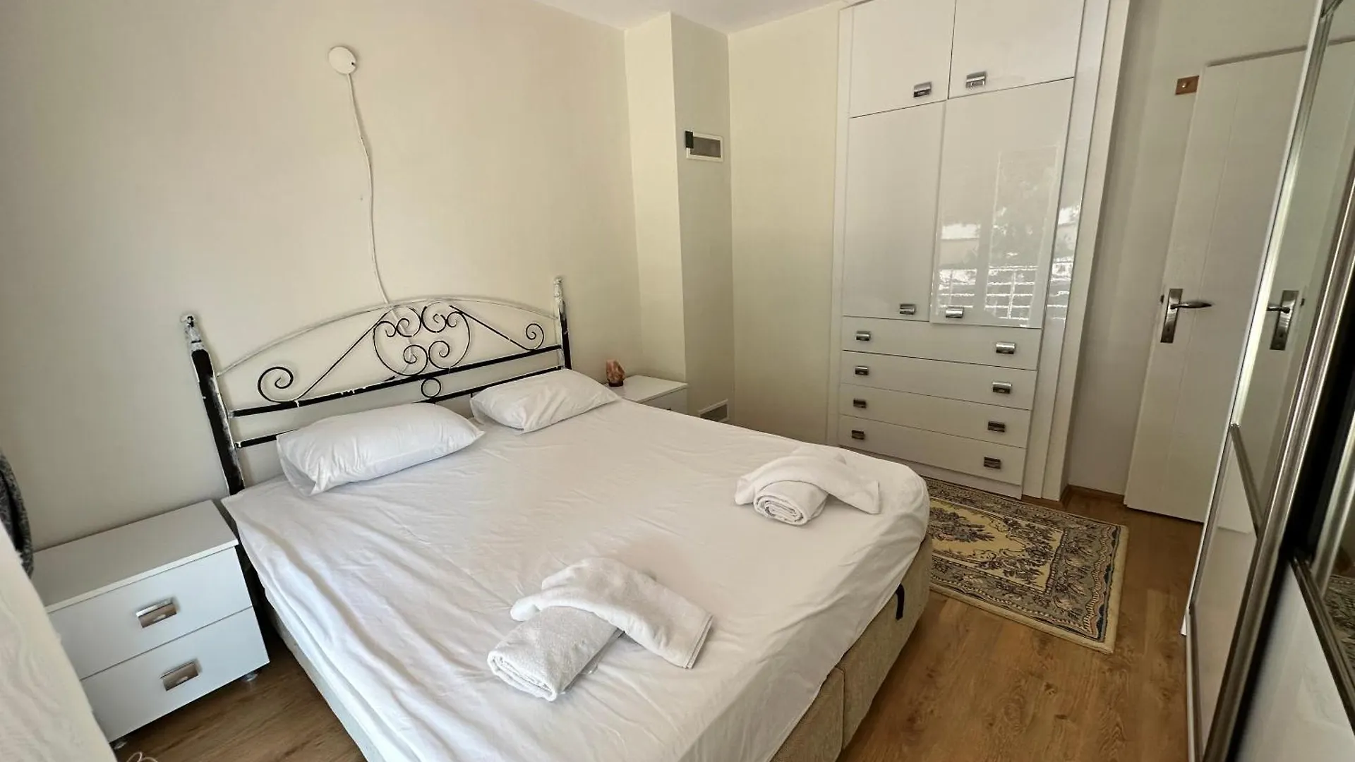 Nefiss Avm Ve Denize Yakin Villa Kusadası
