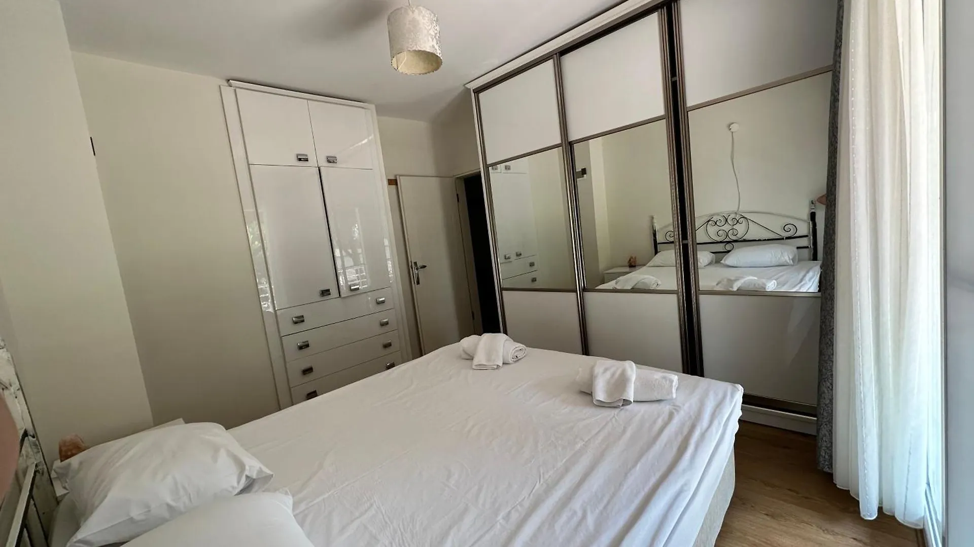 Nefiss Avm Ve Denize Yakin Villa Kusadası