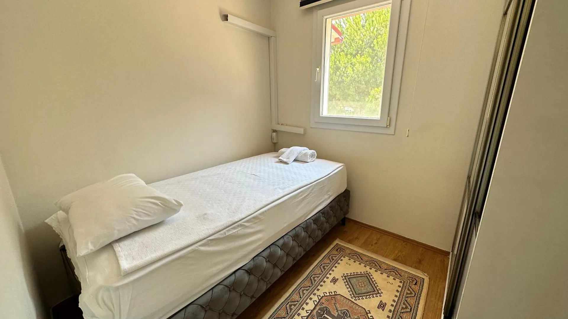 Nefiss Avm Ve Denize Yakin Villa Kusadası 0*,