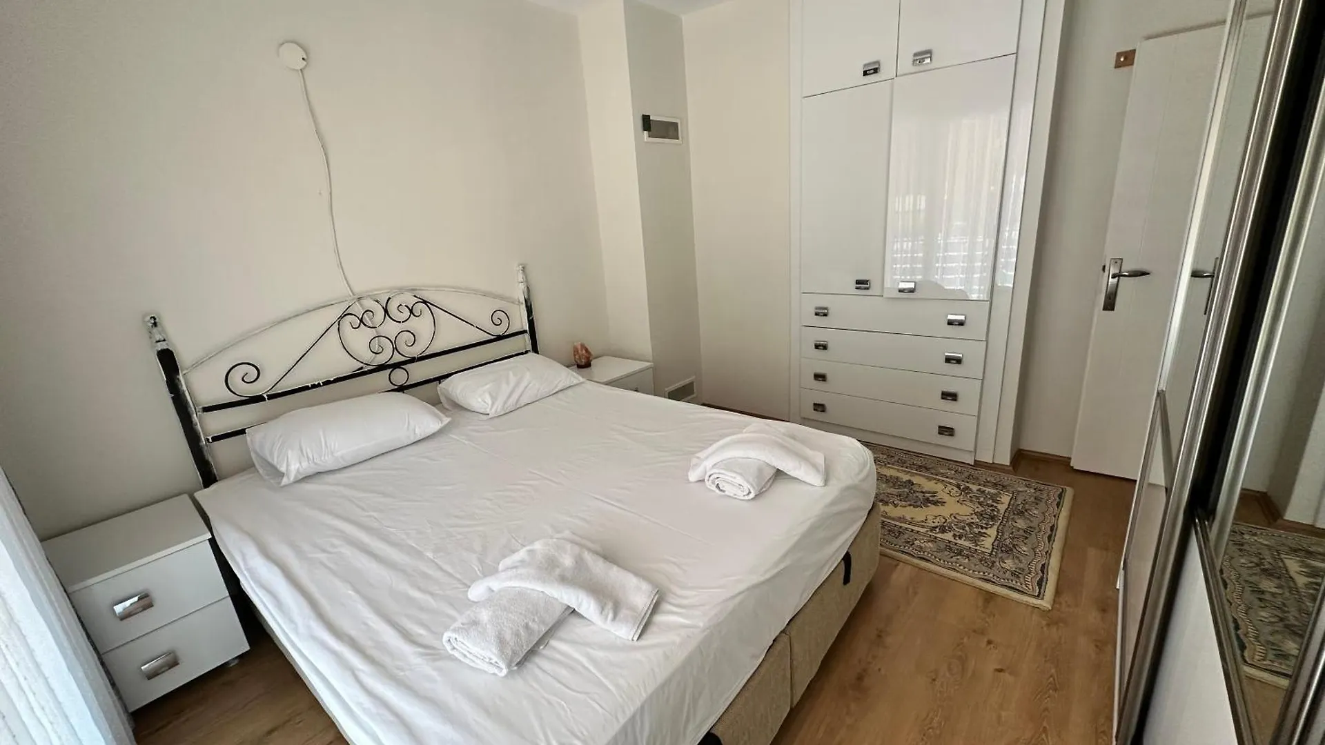 Nefiss Avm Ve Denize Yakin Villa Kusadası