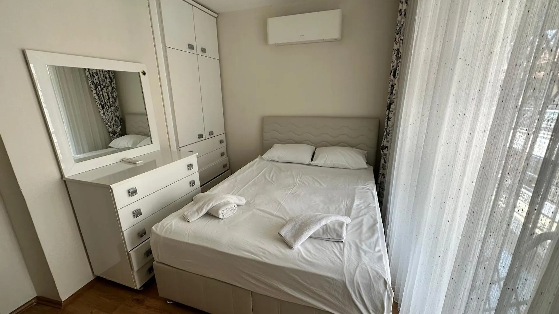 Nefiss Avm Ve Denize Yakin Villa Kusadası
