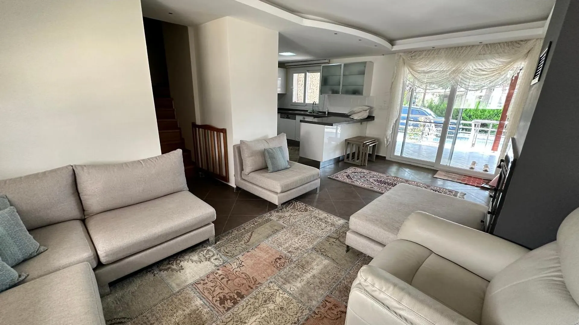 Nefiss Avm Ve Denize Yakin Villa Kusadasi 0*,